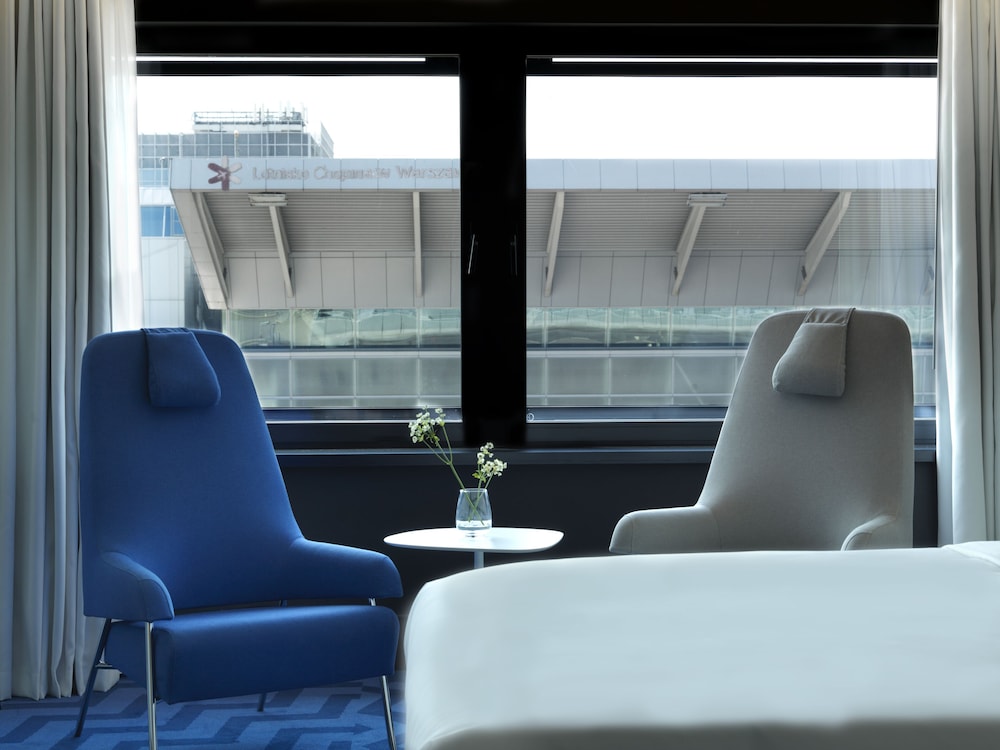 RENAISSANCE WARSAW AIRPORT HOTEL 42/62