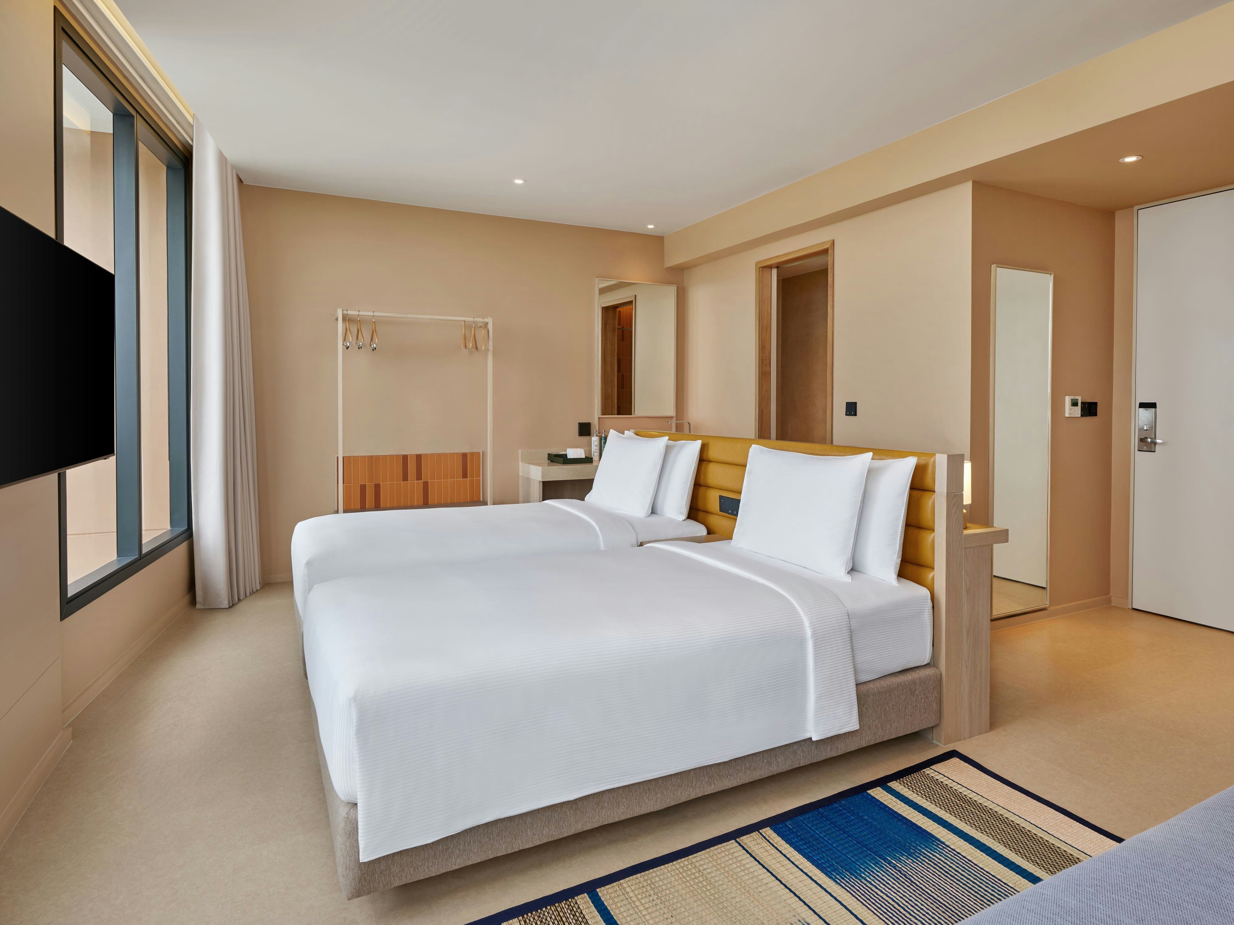 غرفة ركنية بسريرين منفصلين، Hilton Garden Inn Rayong 2/3