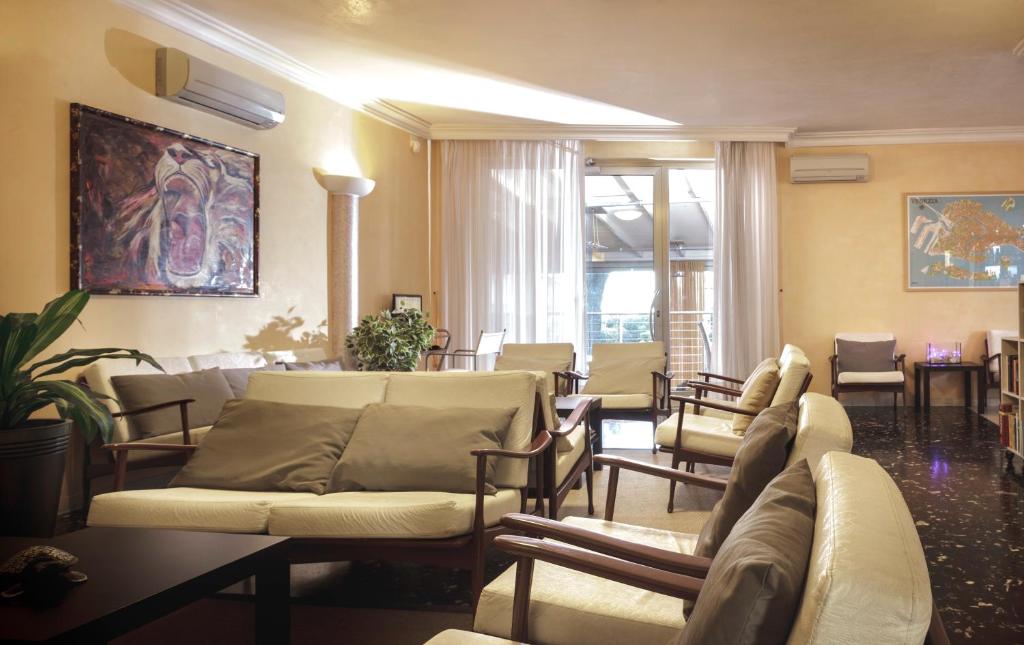Hotel Tropical 14/19
