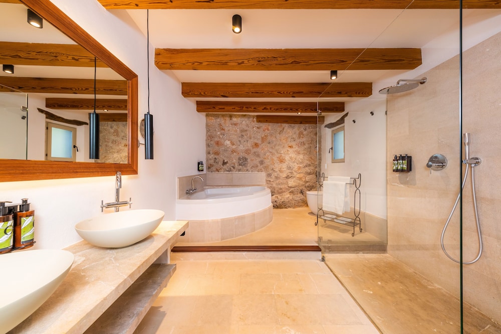 FINCA HOTEL ALBELLONS PARC NATURAL 68/70