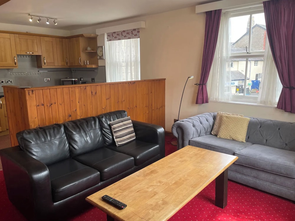 The Knighton Hotel by Payman Club 41/50