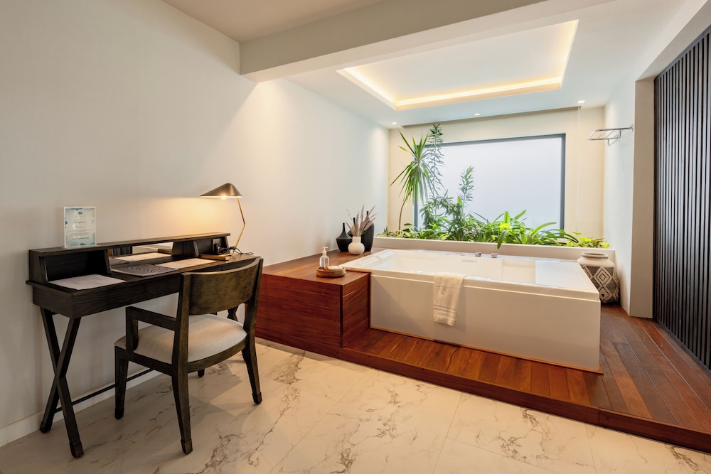 Sea Diamond Boutique Hotel and Spa 11/70