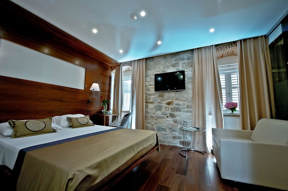 SUPERIOR, DOUBLE BED