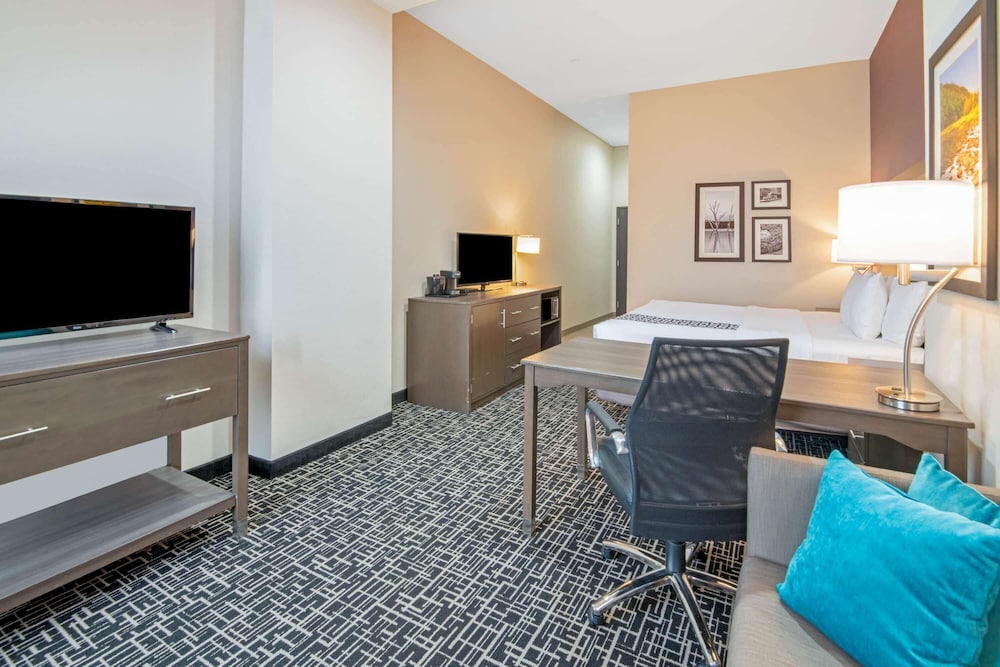 La Quinta Inn & Suites by Wyndham Weatherford OK 23/47