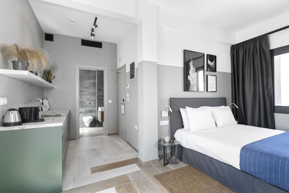 Deluxe, Queen Bed, Acropolis View, Terrace، PLAY Theatrou Athens, a member of Brown Hotels 2/5