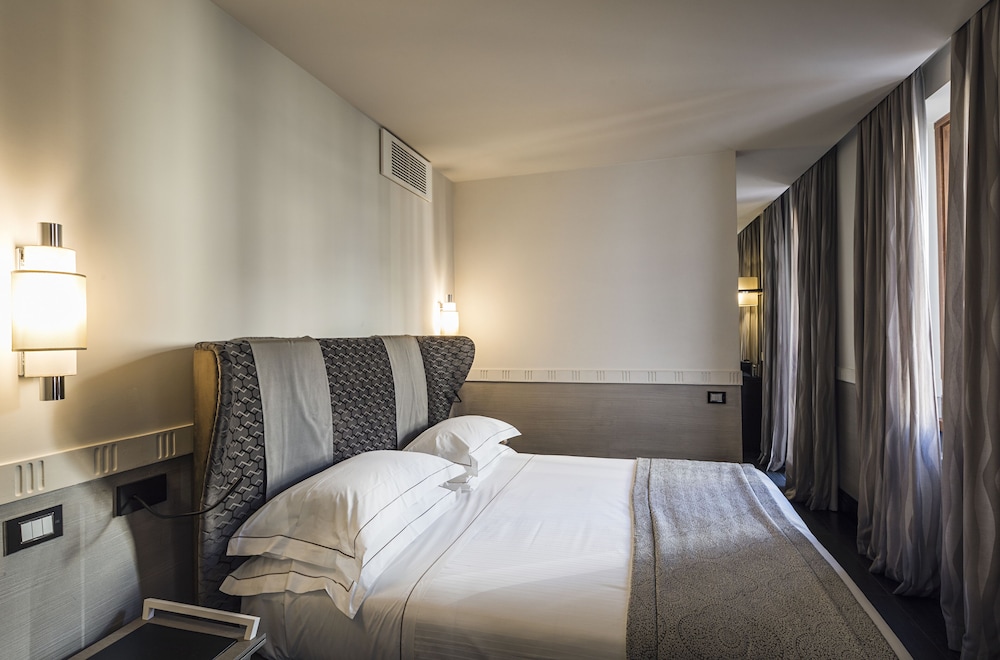 Unica Suite Rome 9/63