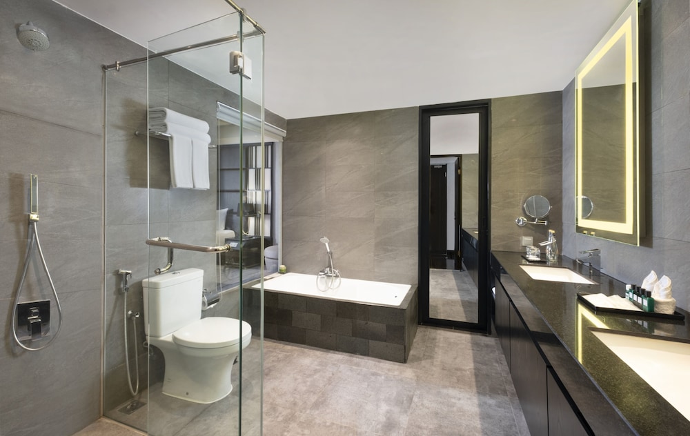 Grand Swiss-Belhotel Darmo 62/62