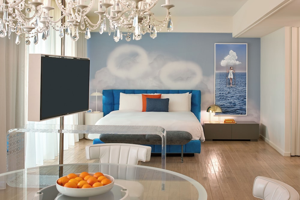 The Valorian Los Angeles, Curio Collection by Hilton 18/87