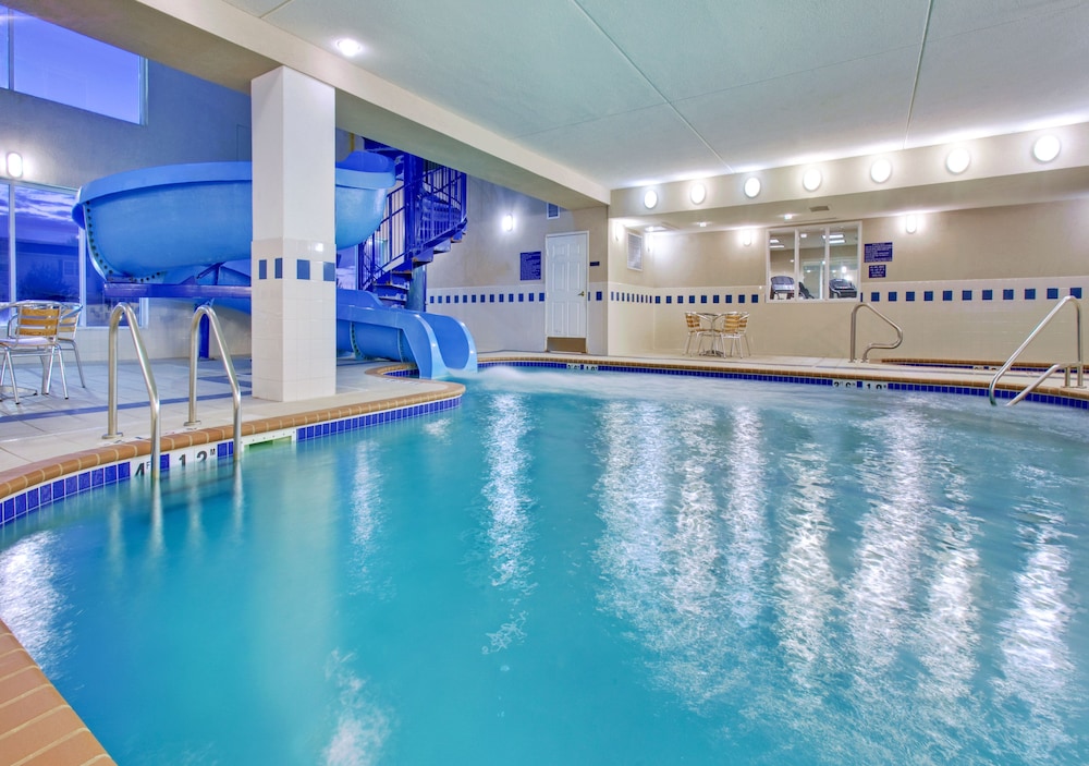 Holiday Inn Express & Suites Dickinson 5/60