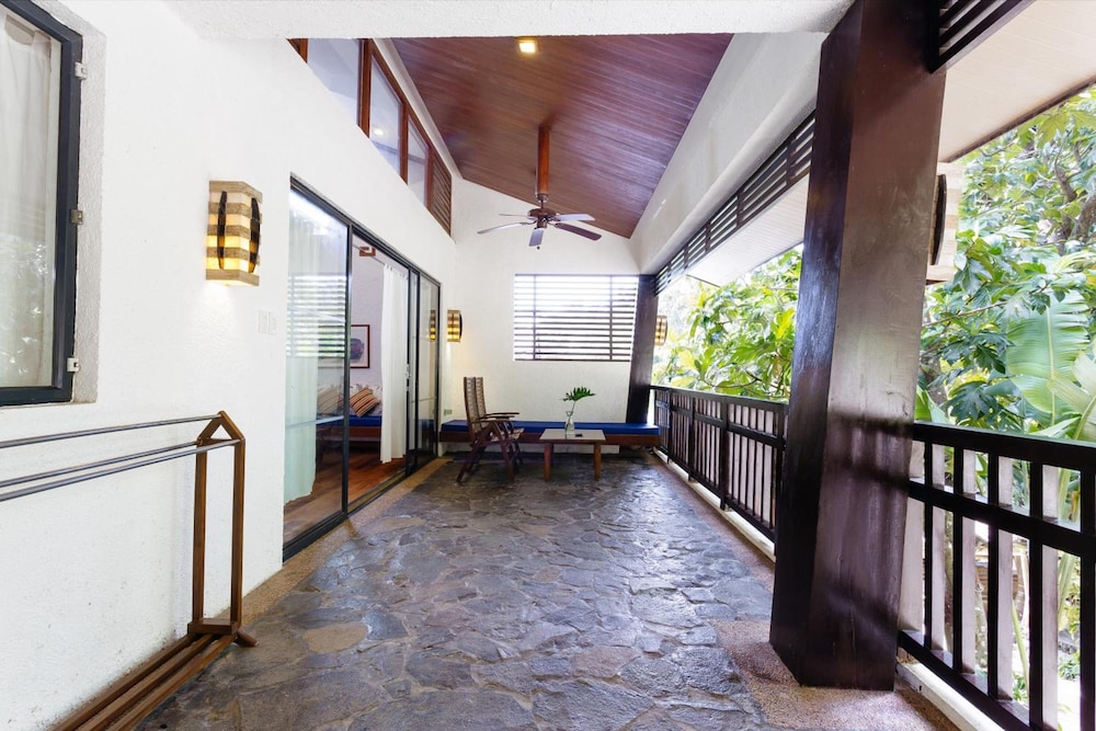 The Strand Boutique Resort 8/75