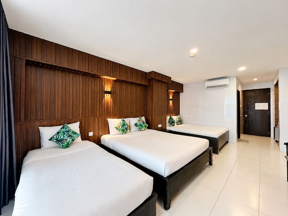 Holiday Hotel 33/59