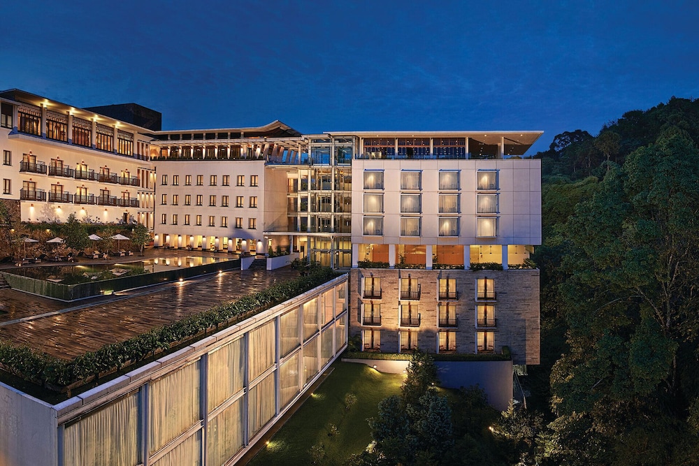 Padma Hotel Bandung 6/66