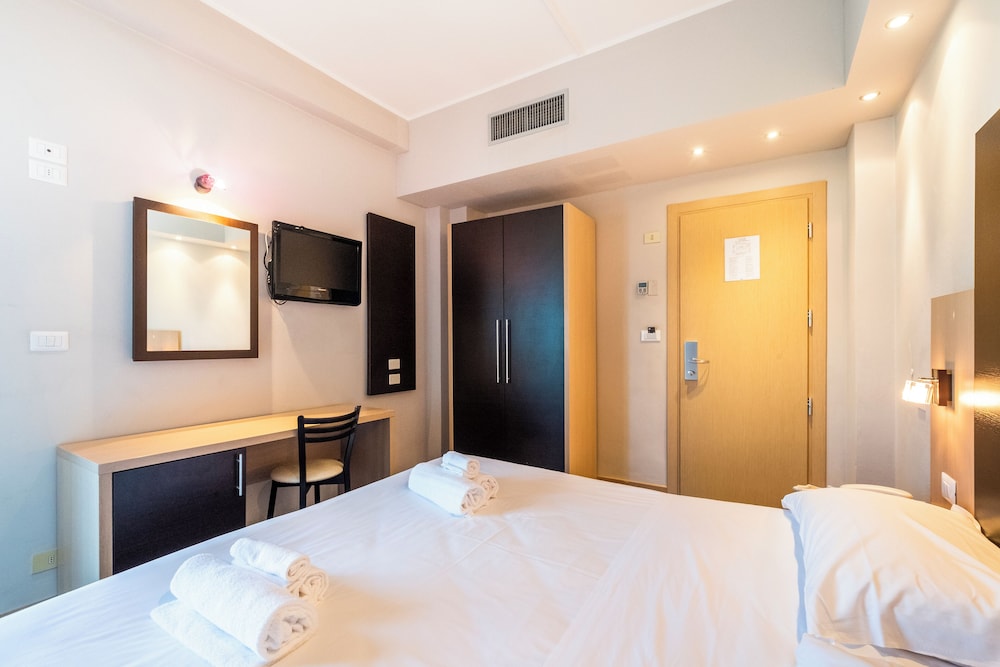 Hotel Aiglon 10/73