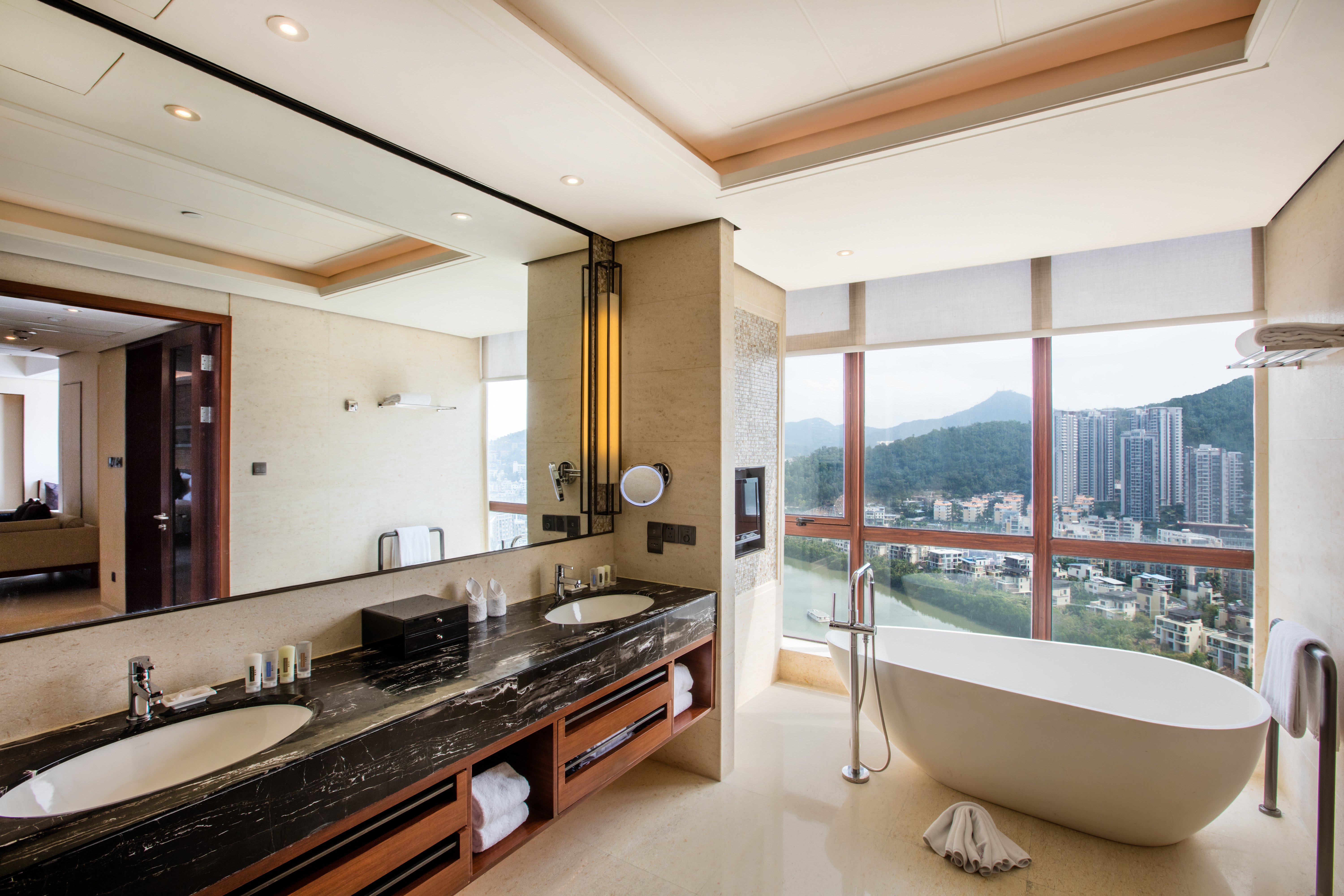 Crowne Plaza Sanya City Center 50/50