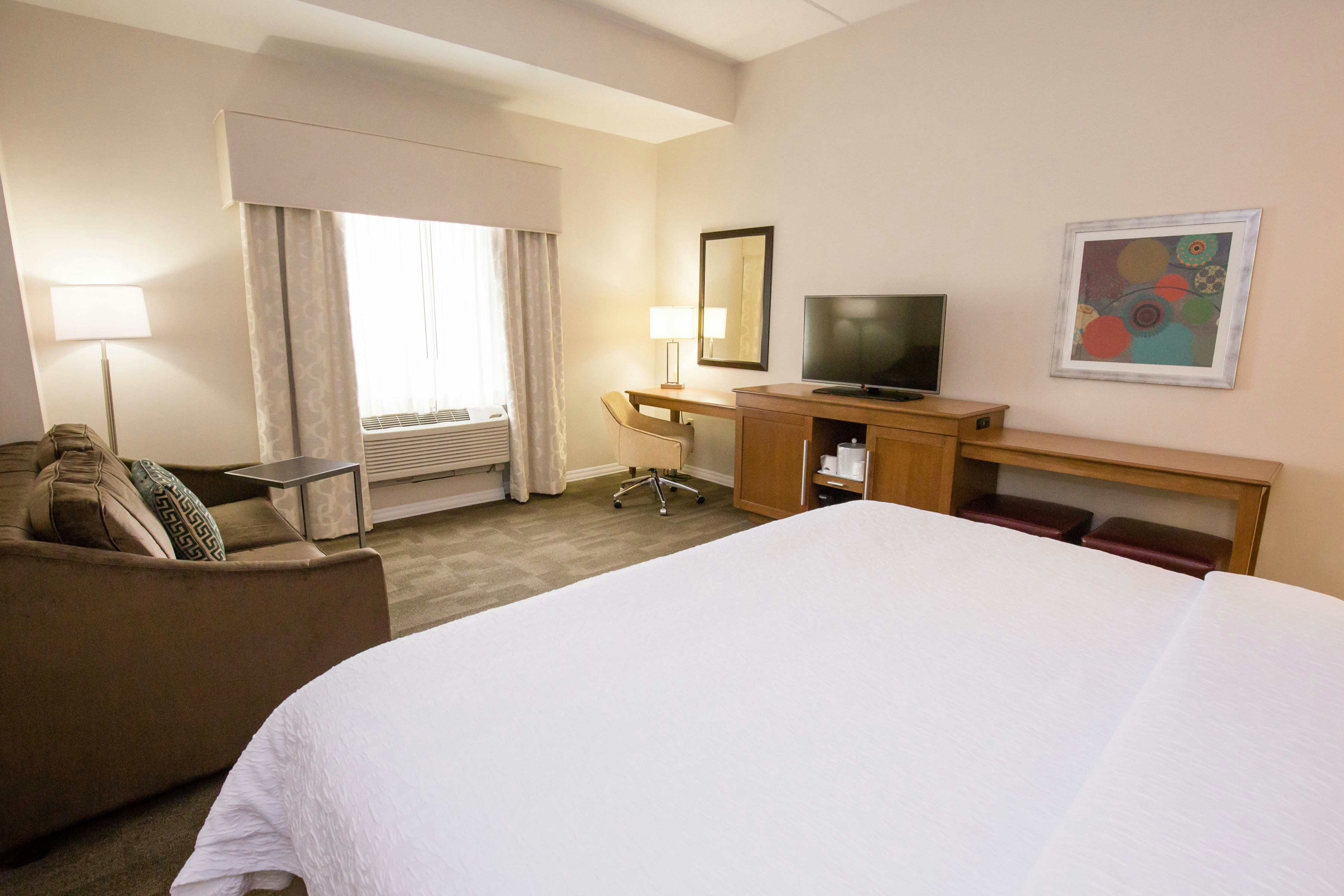 ROOM, KING BED, SOFA