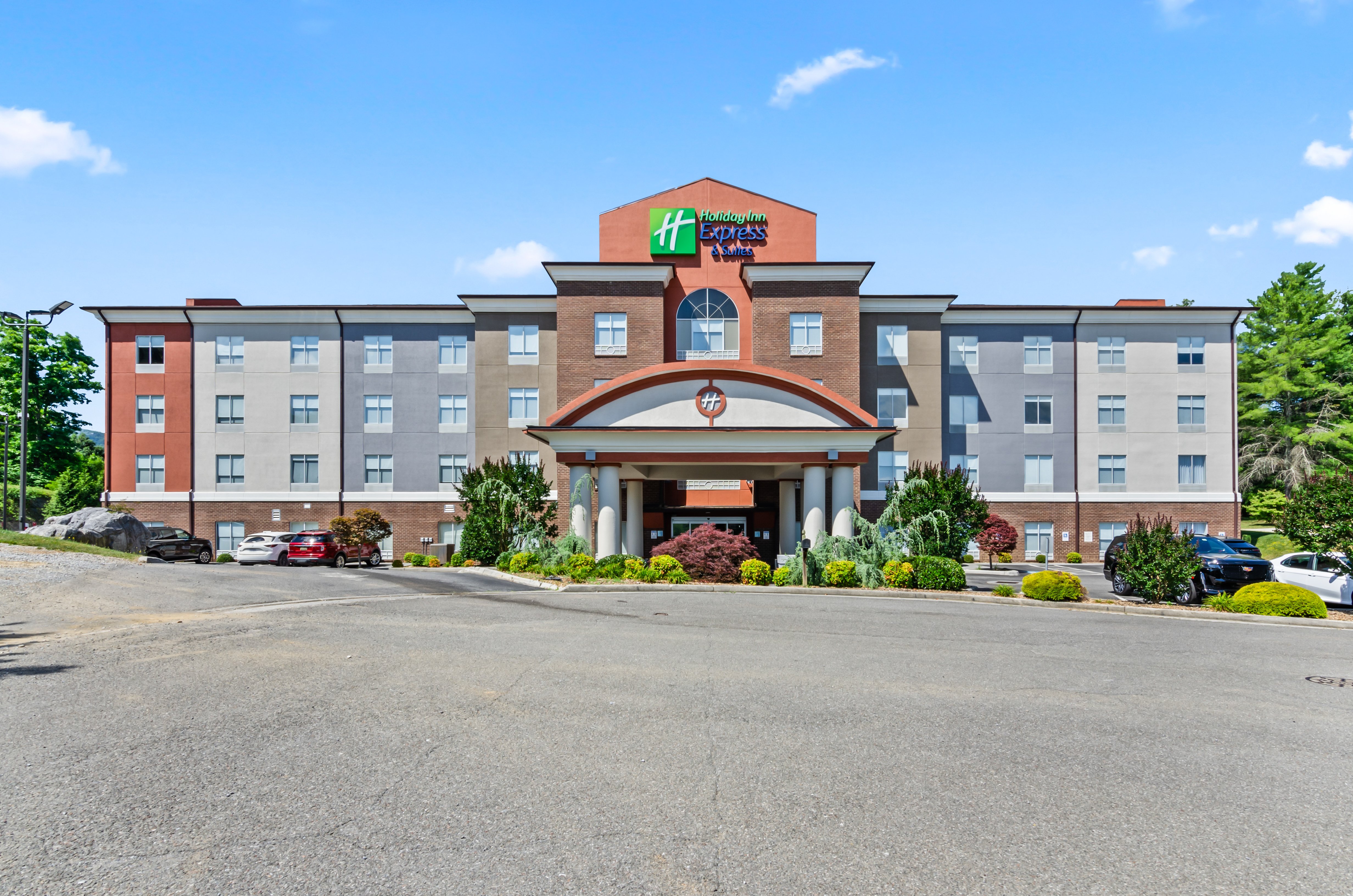 Holiday Inn Express Hotel And Suites Wytheville 72/74