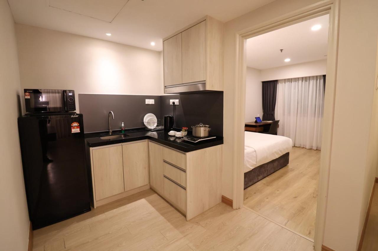 Crown Regency Serviced Suites 15/39