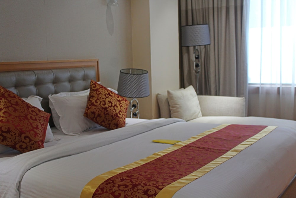 Golden Tulip Westlands Nairobi 17/75