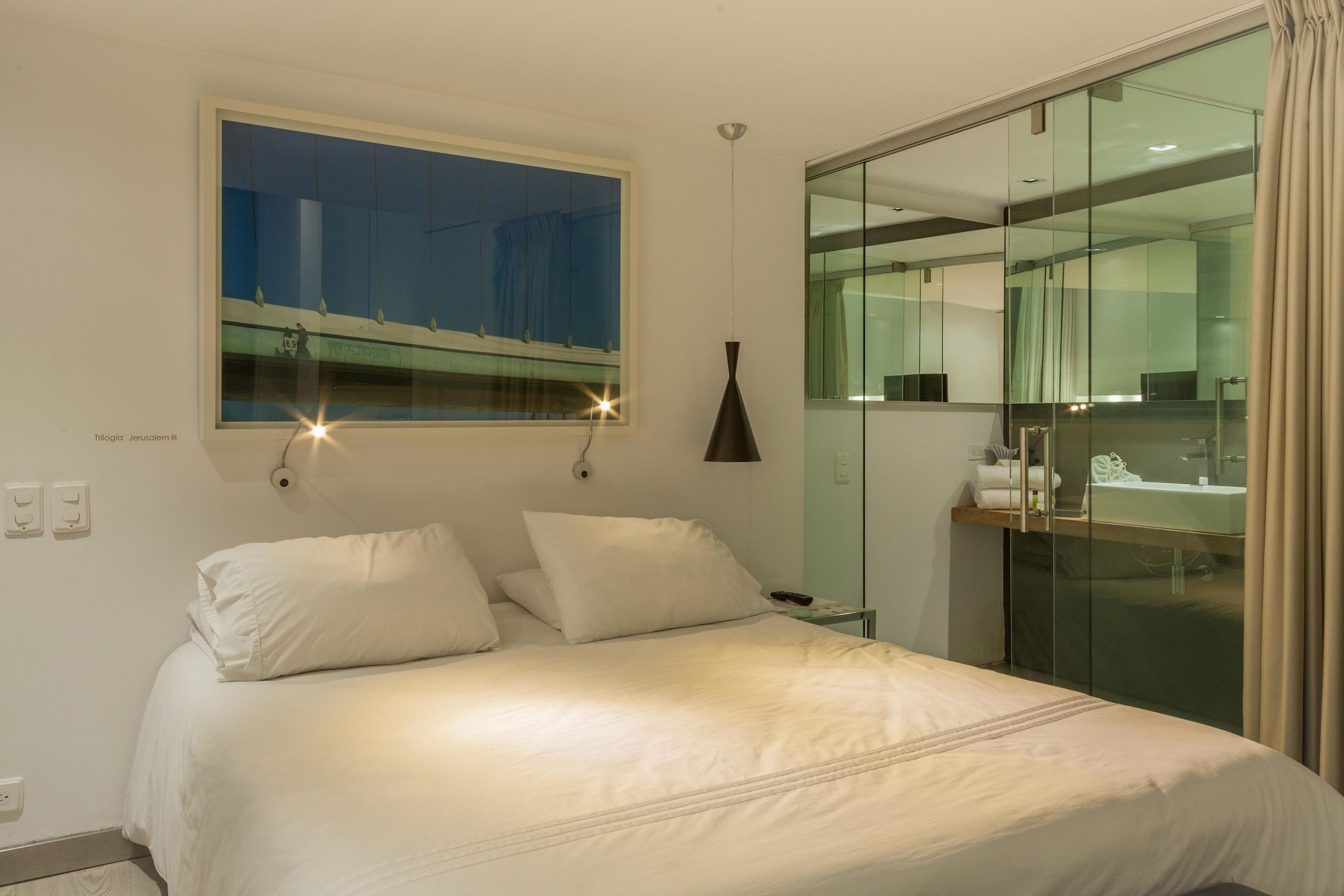 BUSINESS, DOUBLE BED