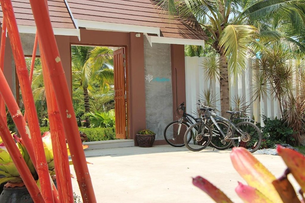 Maikhao Home Garden Bungalow 54/61