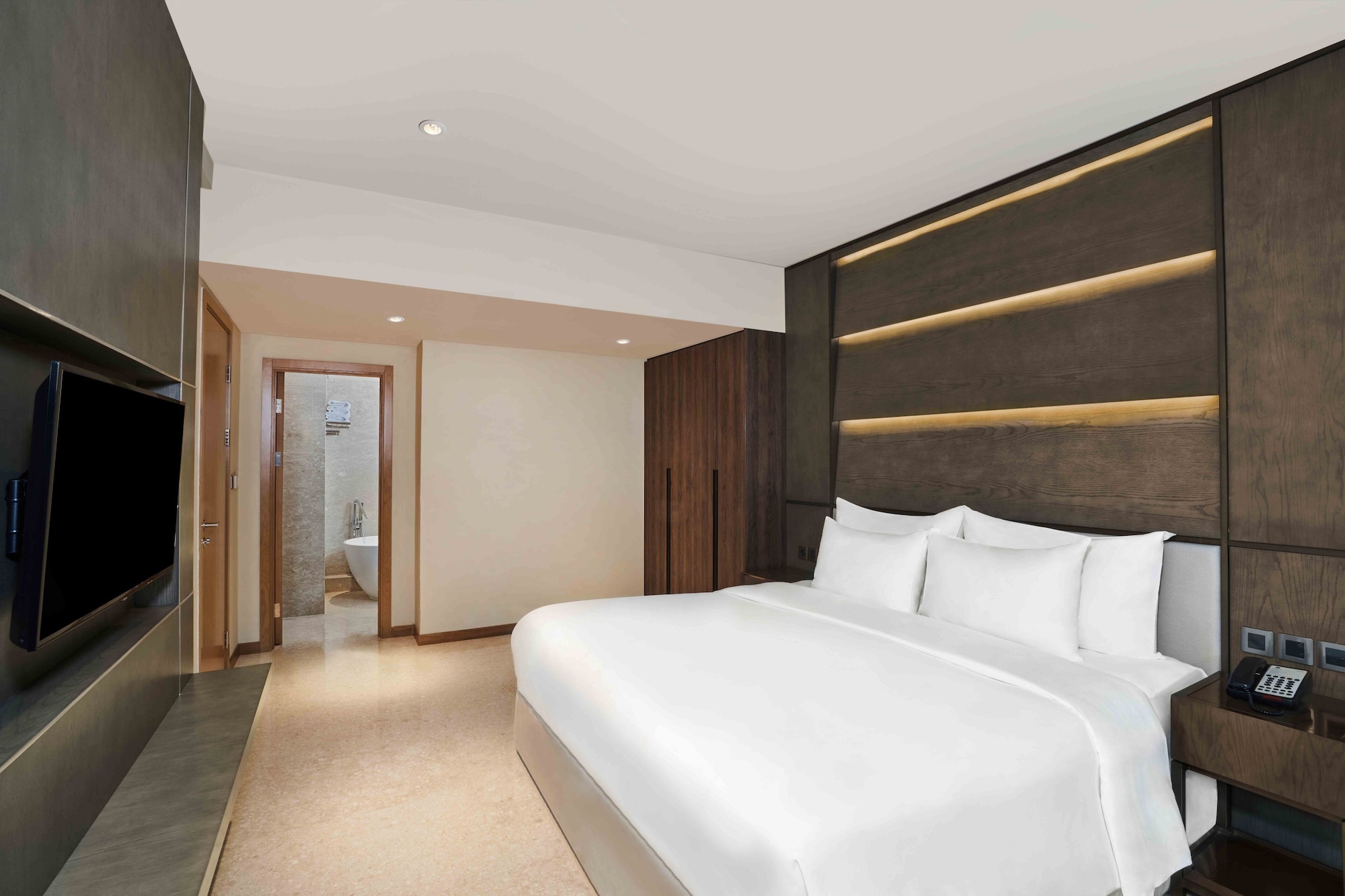 2 BEDROOMS, EXECUTIVE, APARTMENT, CITY VIEW, BATHTUB