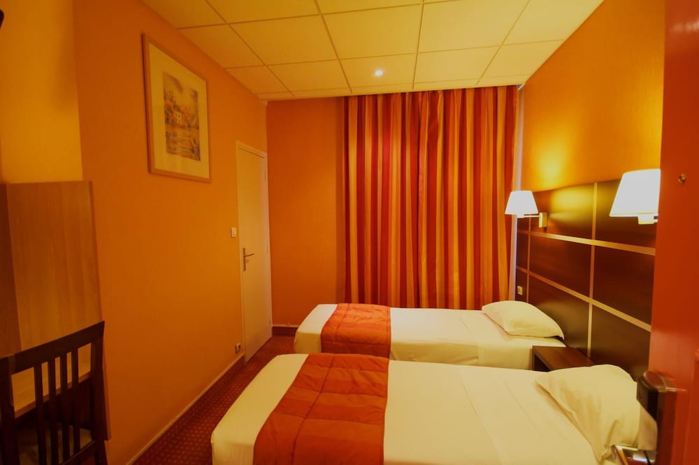 Hotel Des Trois Gares 35/48