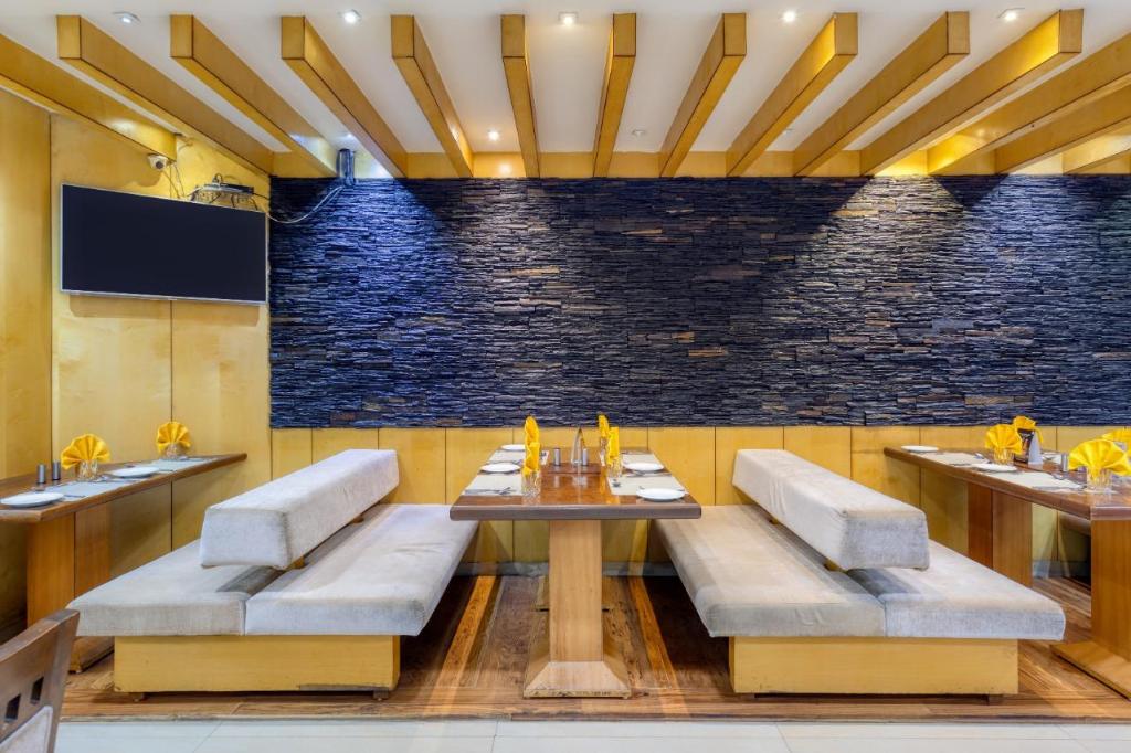 HOTEL MANGALAM 24/49