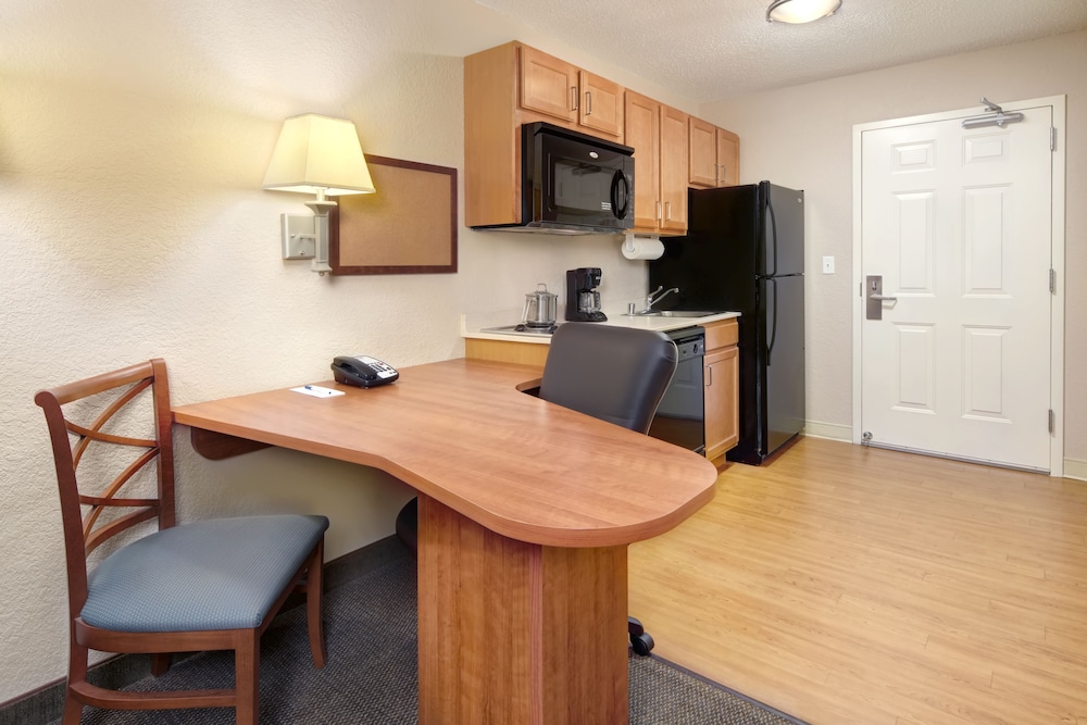 Candlewood Suites Kenosha 30/39