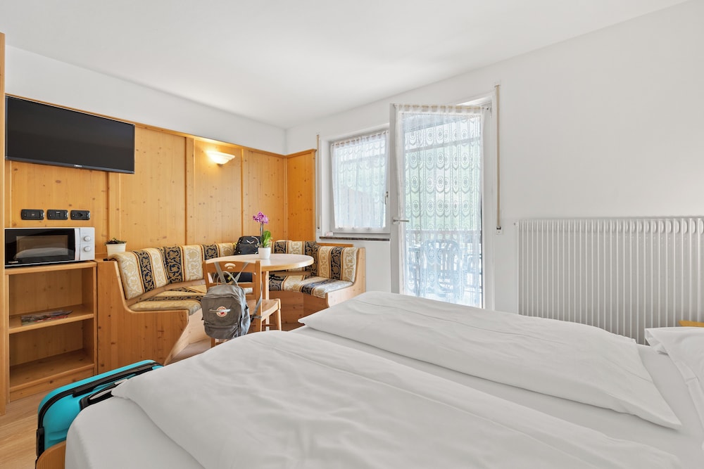 Family, Studio, Double and Bunk Bed, Mountain View, Balcony, Garnì Aparthotel Princess 4/10