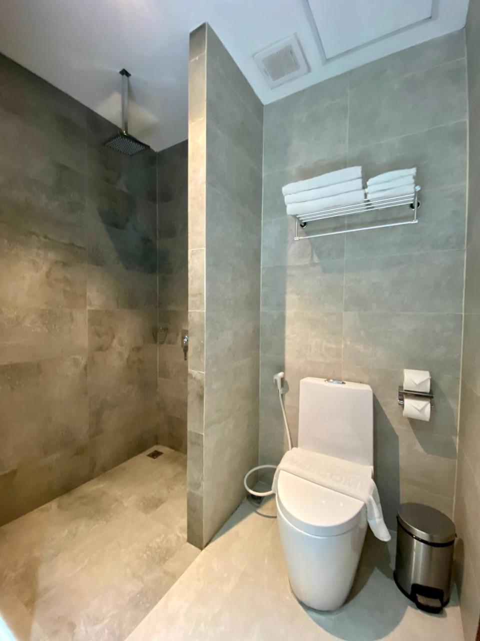 غرفة قياسية ثلاثية، LCS Hotel & Apartment 8/10