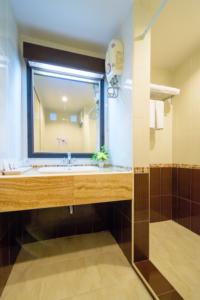 Golden Beach Cha Am Hotel 50/50