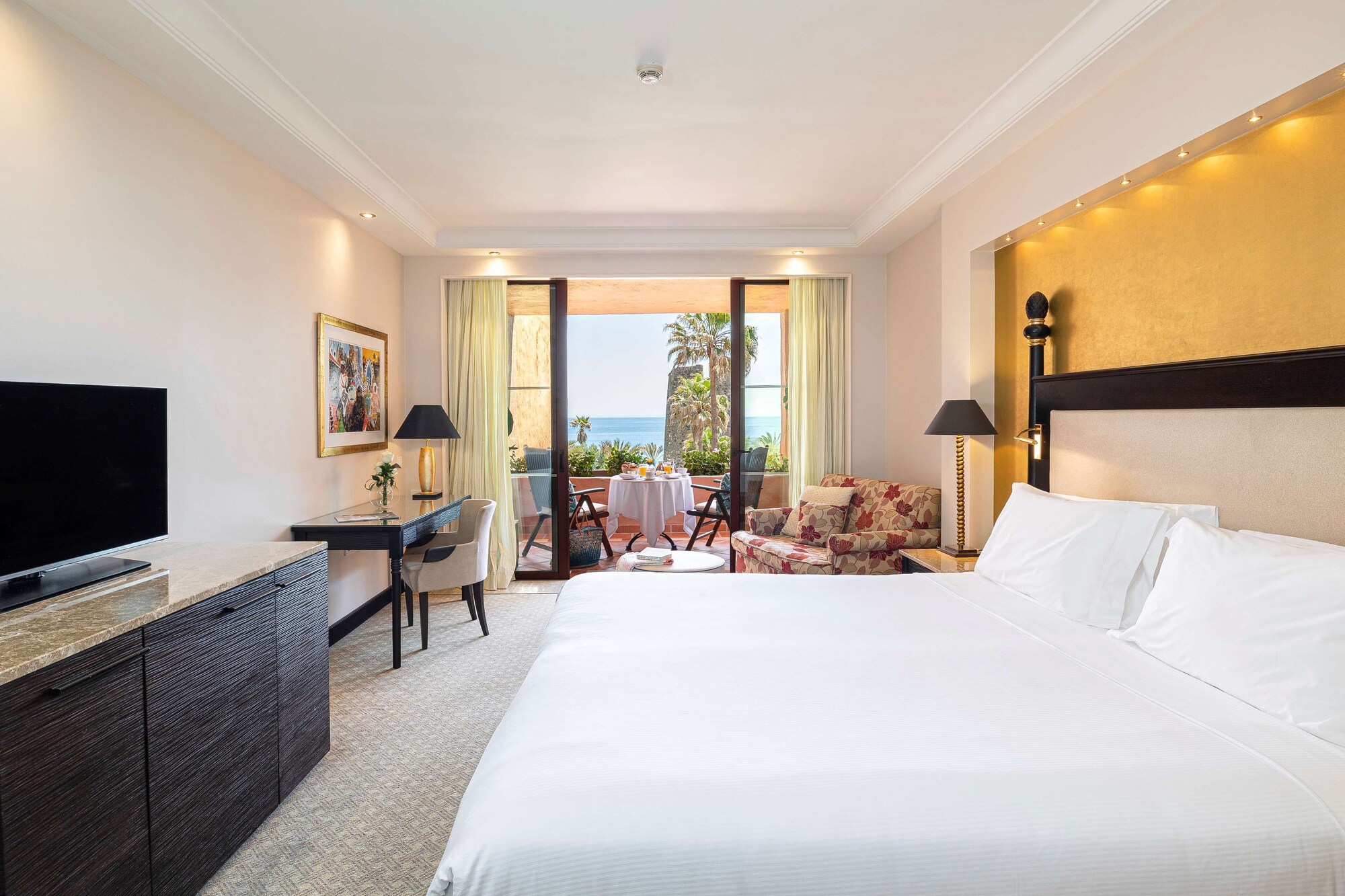 Mediterranean, Twin Beds