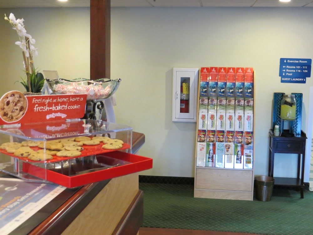 Microtel Inn Suites By Wyndham Stockbridge Atlanta I 75 42/58