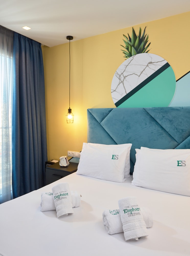 Urban Elephant Suites 15/24