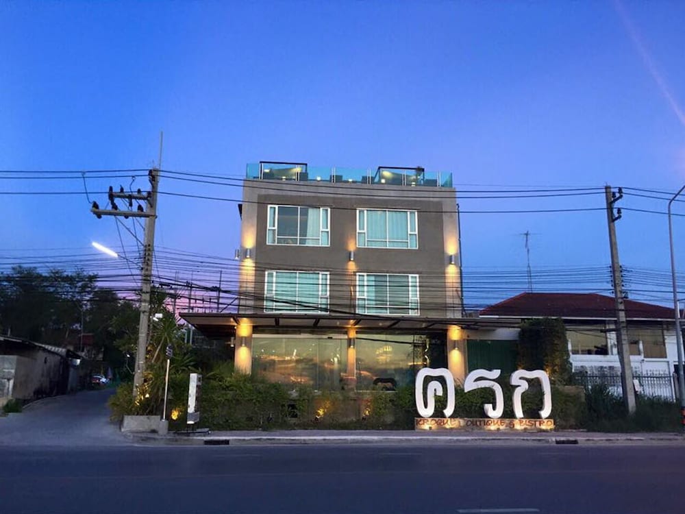 Kroque Boutique Bistro 4/71