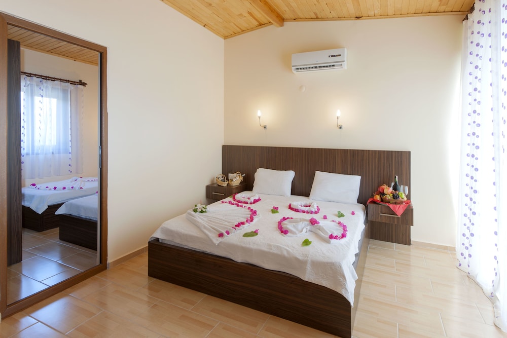 2 BEDROOMS, FAMILY, BUNGALOW