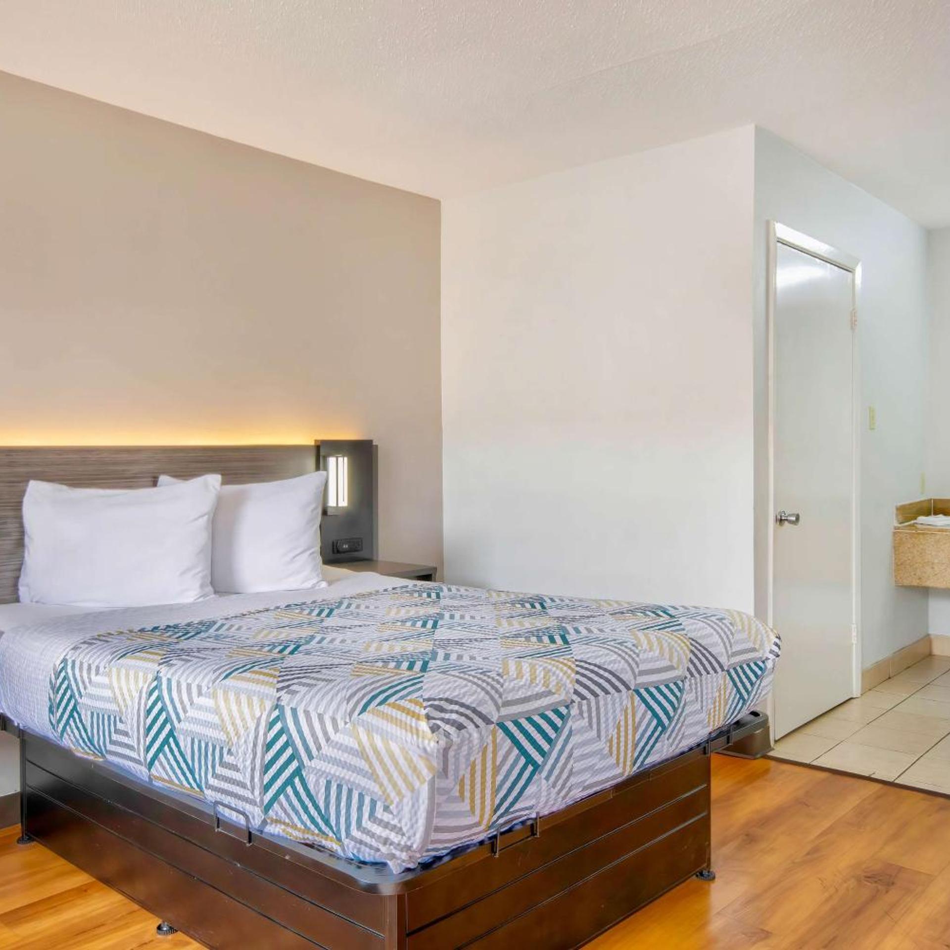 1 King Bed - Mobility Accessible Tub, Nsmk