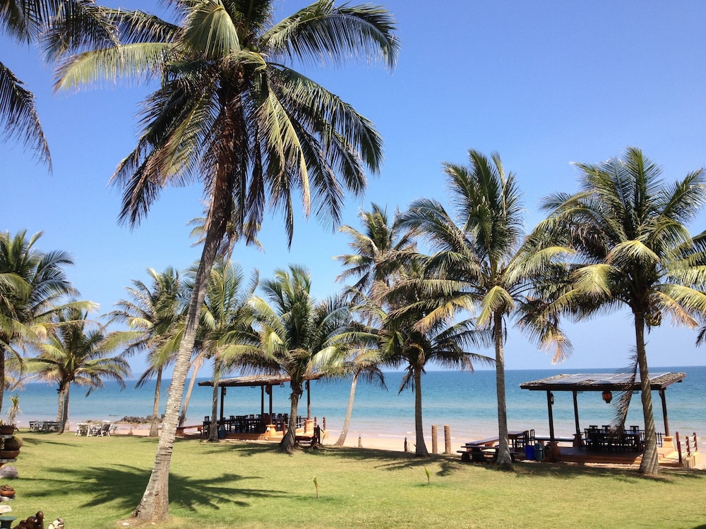 Bansaithong Beach Resort 45/52