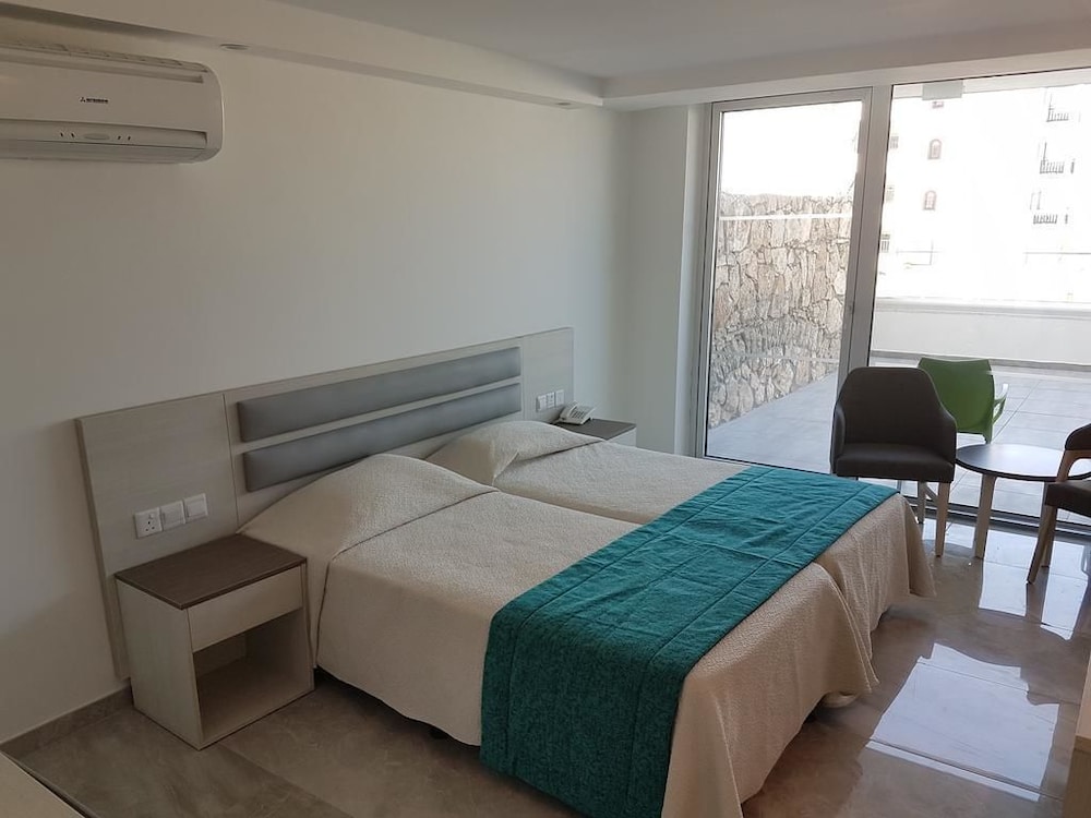 Melini Hotel Suites 15/43