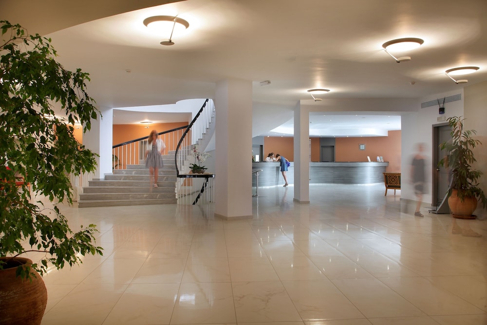 Atlantica Ocean Beach Resort 8/64