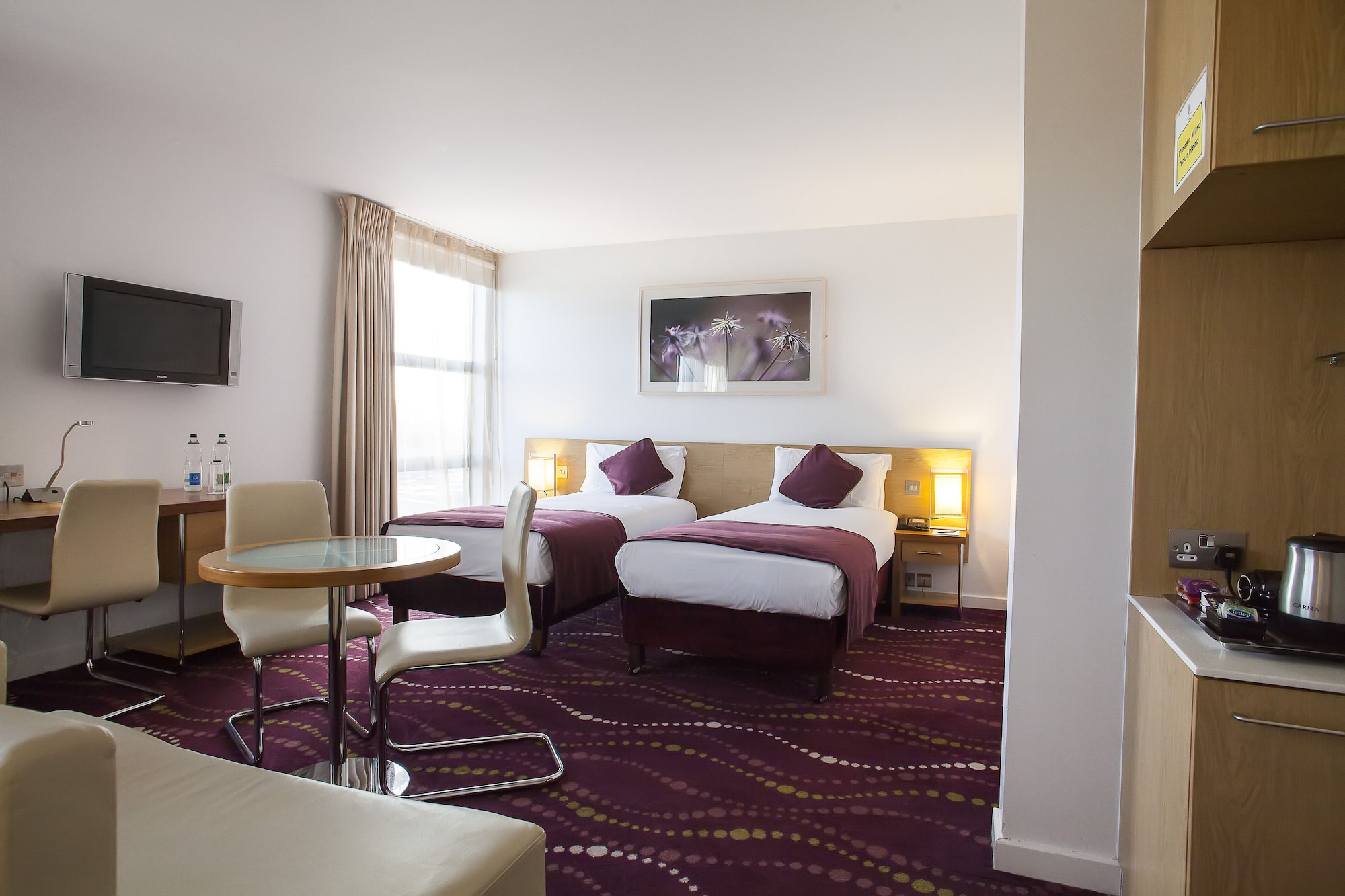 ROOM, TWIN BEDS