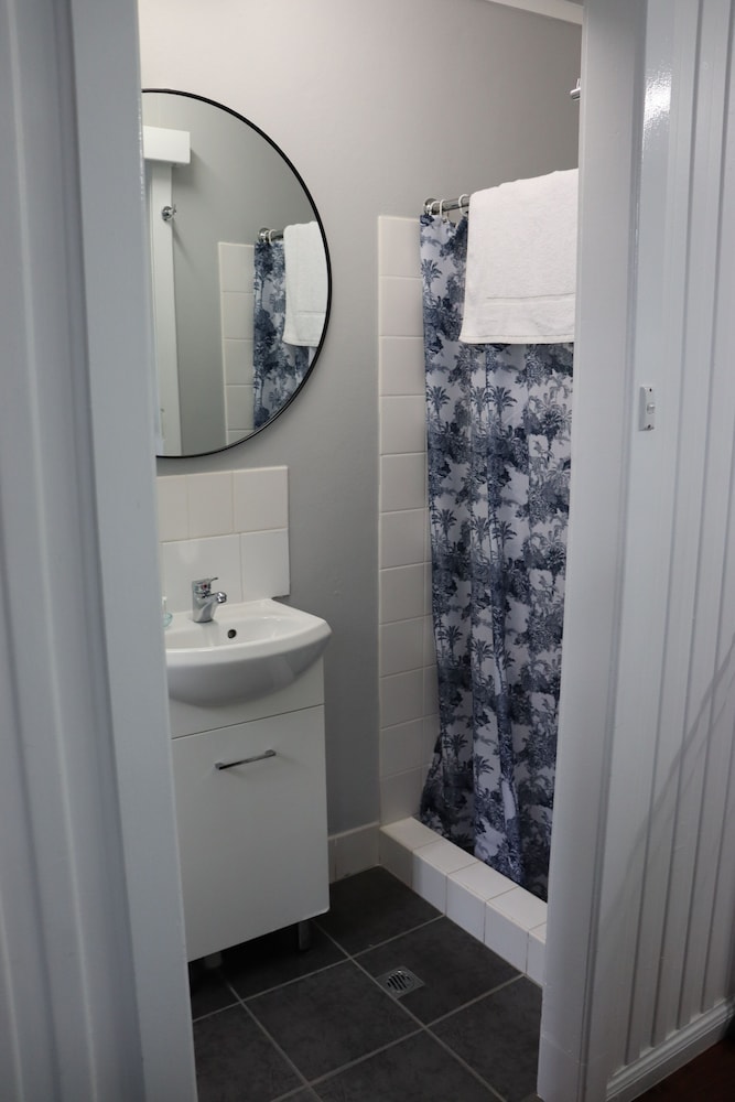 Almare Tourist Motel 50/50