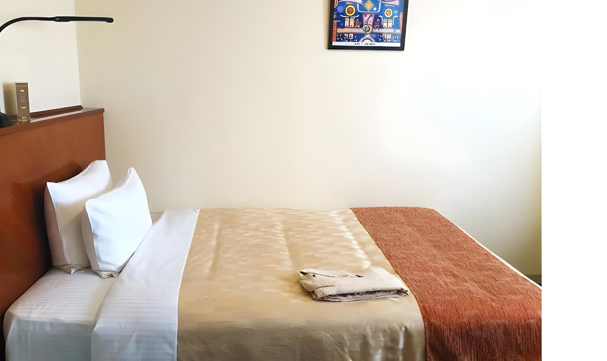 Semi Room, Semi Double Bed
