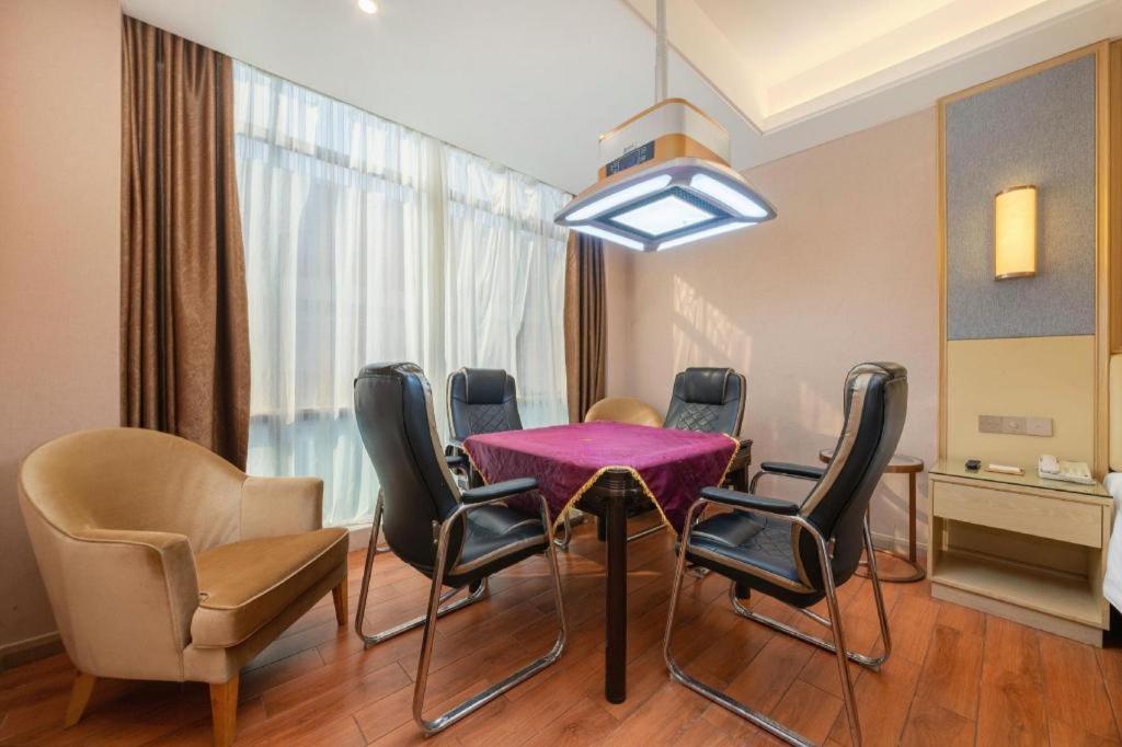 Venus International Hotel 47/58