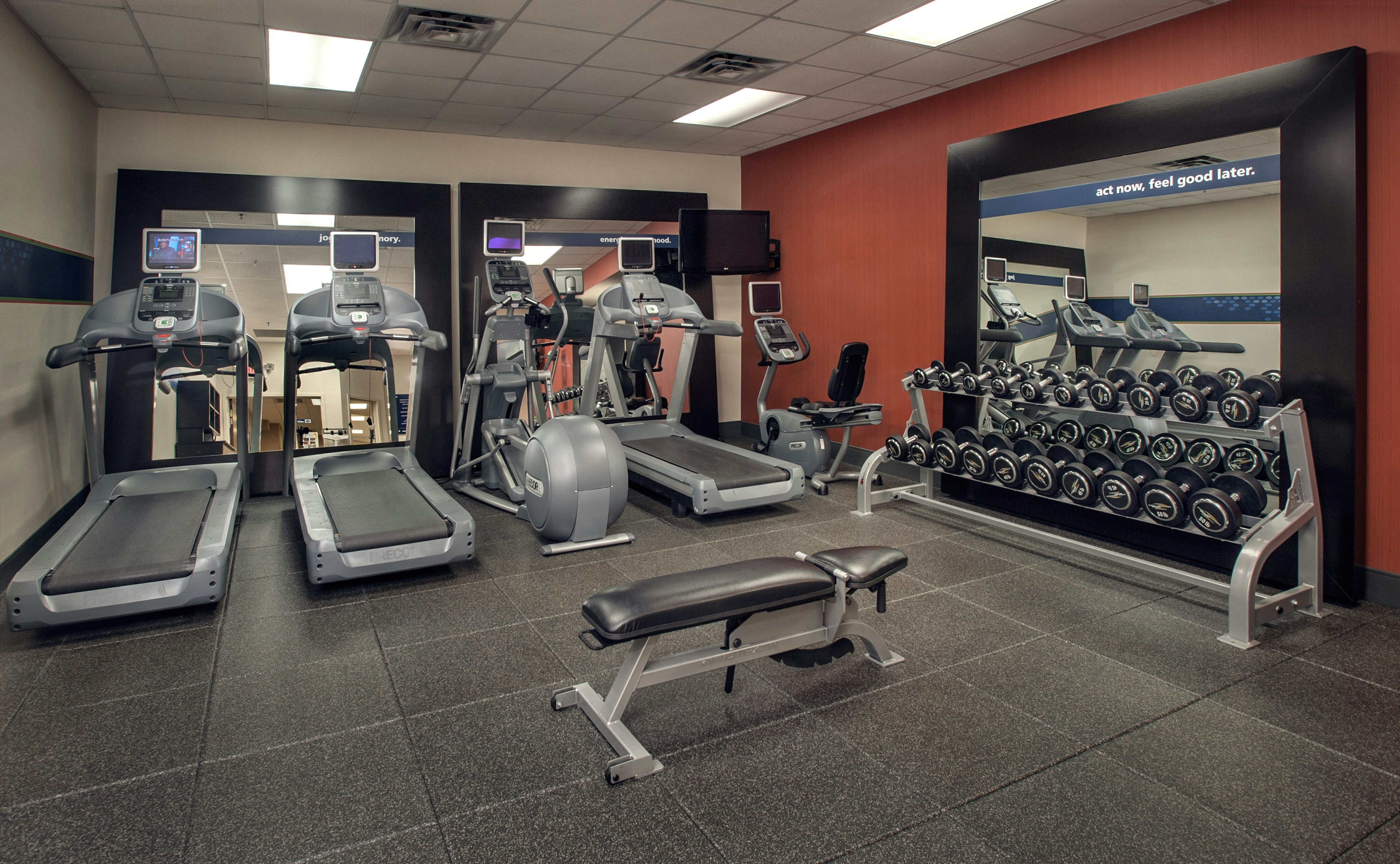 Hampton Inn and Suites Milwaukee Downtown 22/41