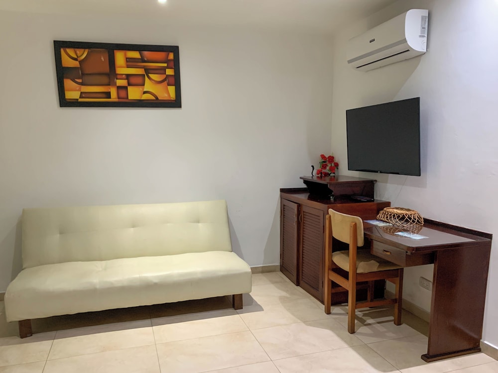 Coral Reef Hotel 44/58