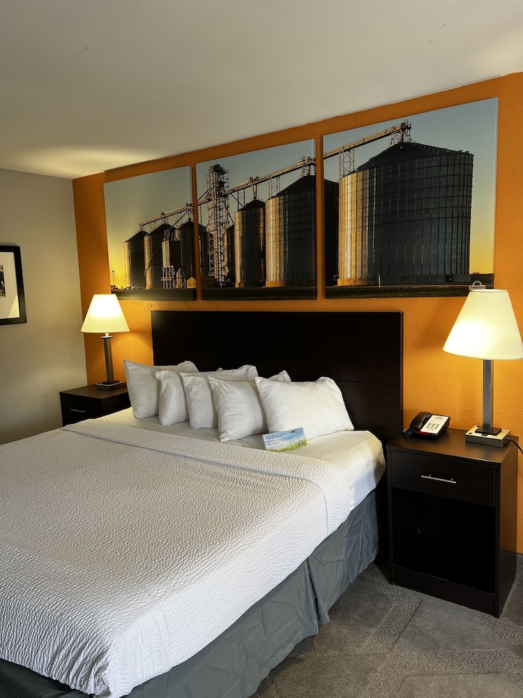 Days Inn By Wyndham Hays 14/43