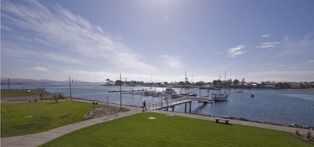 York Cove Hotel 53/59