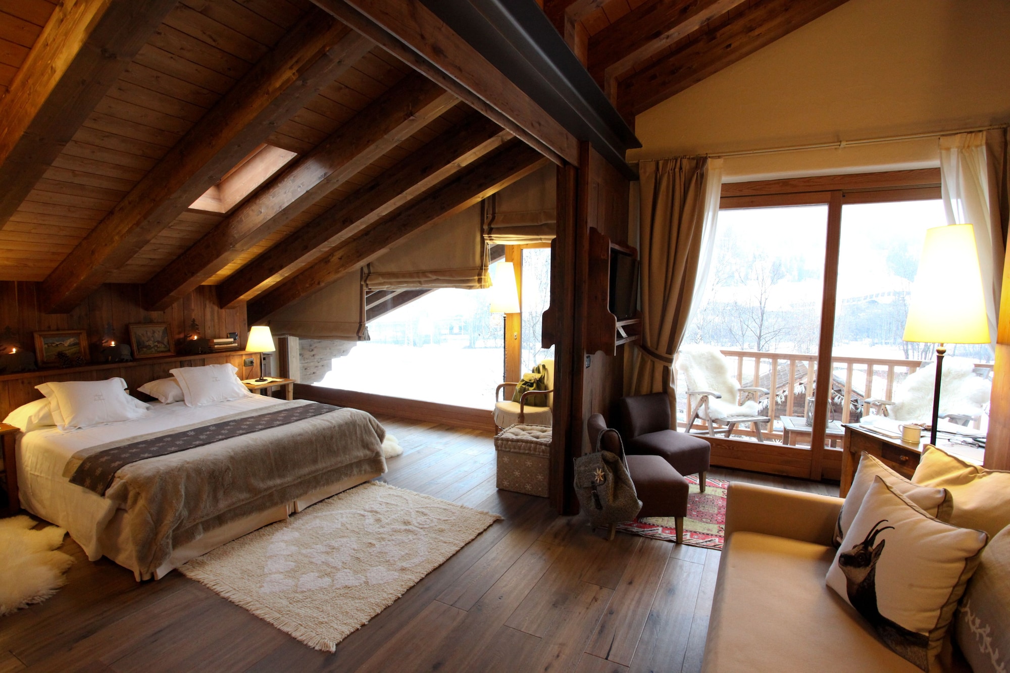 Suite, Balcony