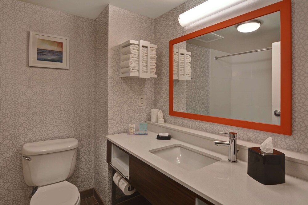 Hampton Inn and Suites Clearwater/St. Petersburg-Ulmerton Road 8/52